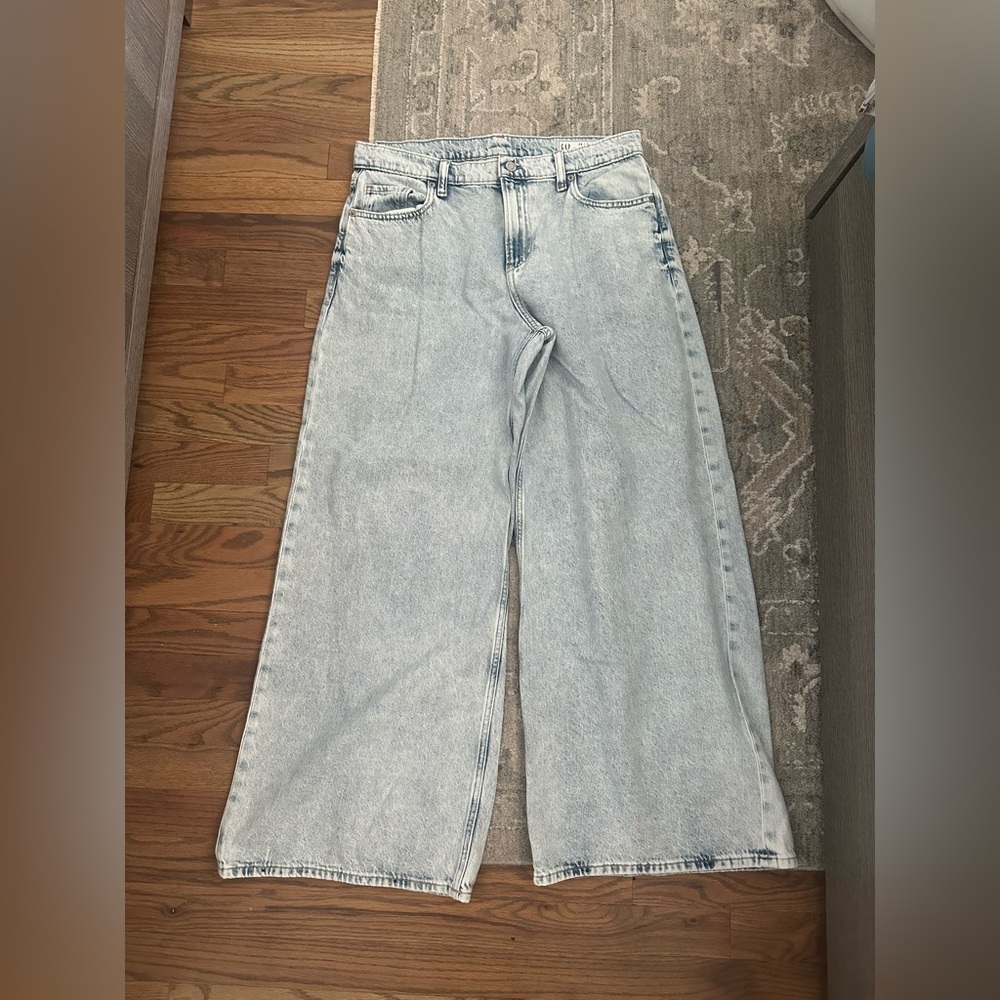GAP Light Wash Wide-Leg Women’s Jeans